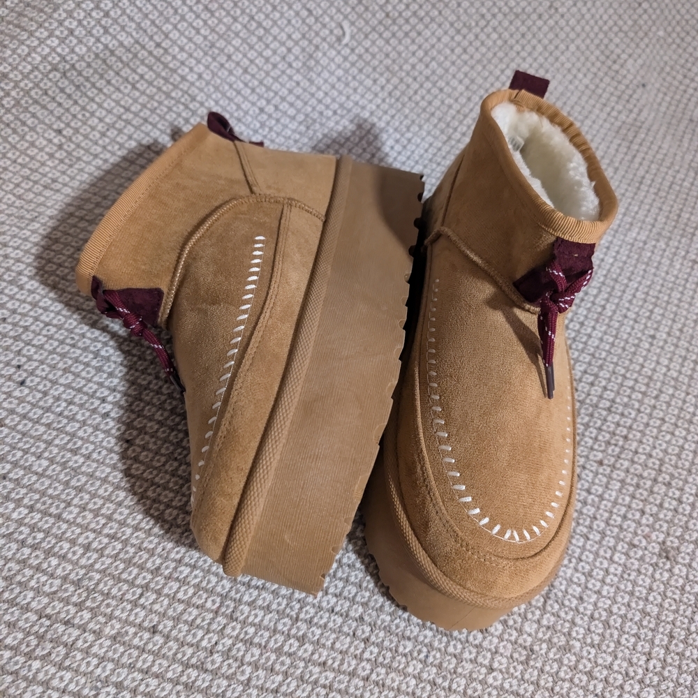 Mudd Tan Boots with White Interior - Picture 2 of 12